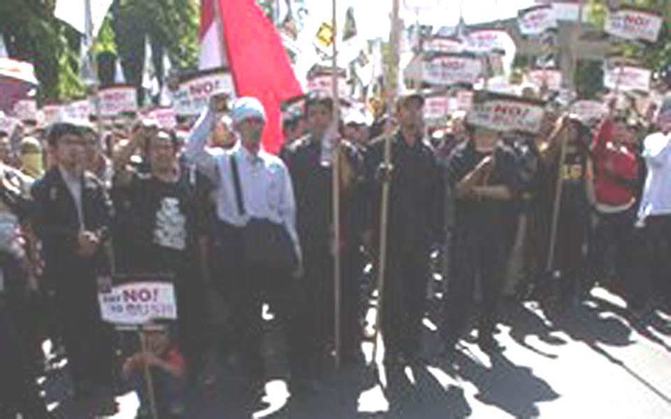 Protest against visit by George W. Bush (iddaily)