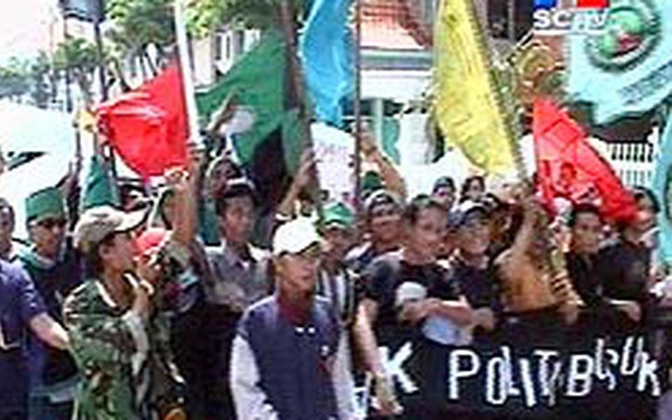 Protest rally against rotten politicians (Liputan 6)