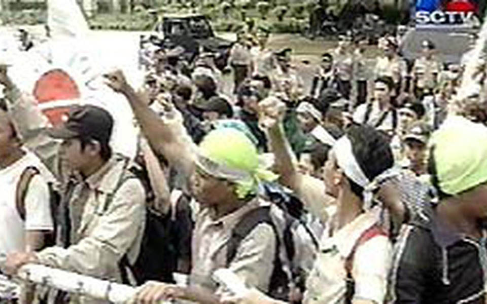 Student protest against visit by George W. Bush (Liputan 6)