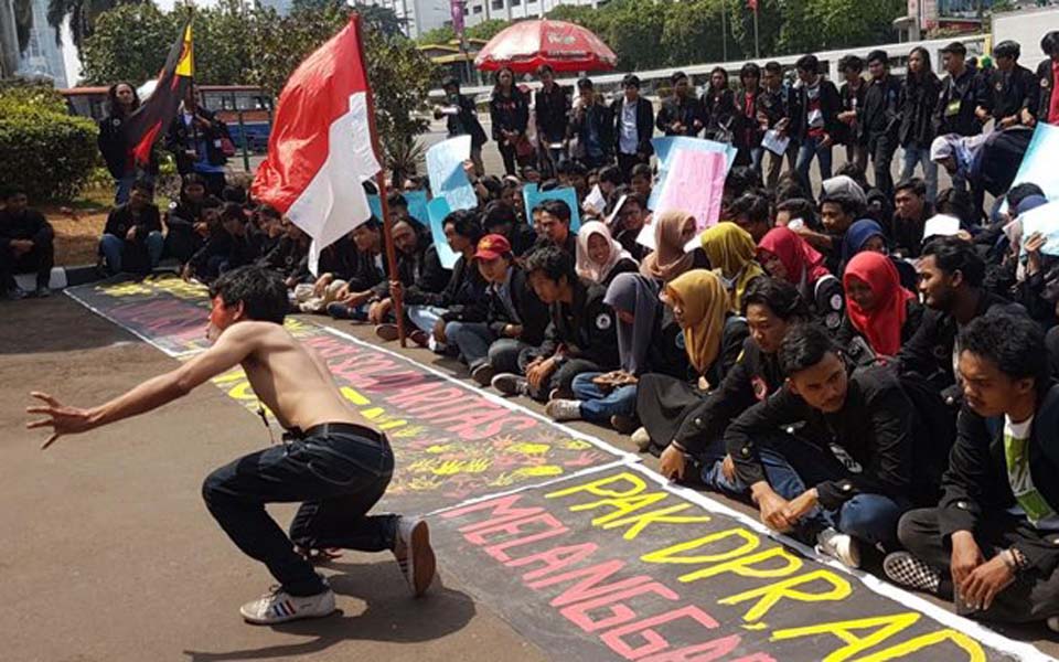 Student protest in front of the DPR in Jakarta (Tribune)