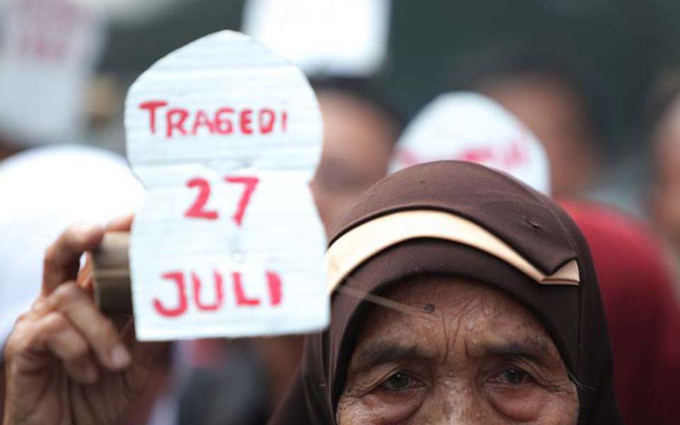Family member demands justice for victims of July 27 affair (Kompas)