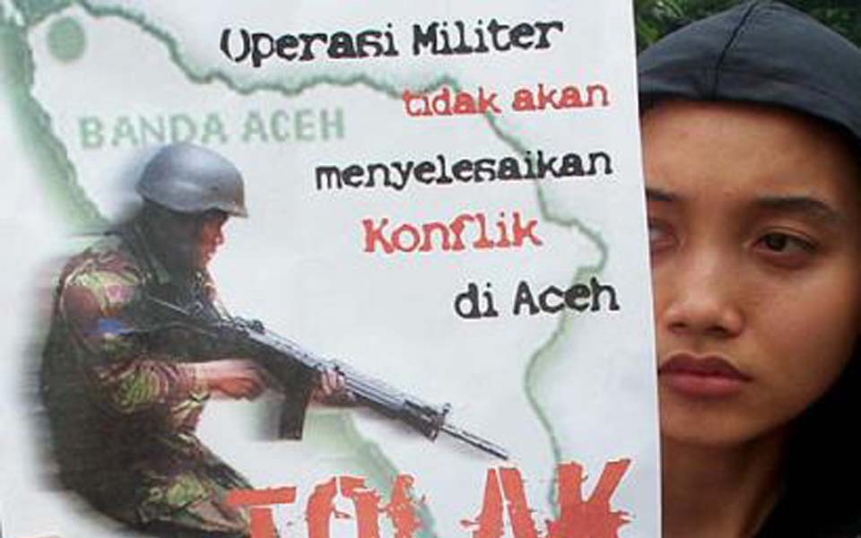 Protest against military operations in Aceh (AP)