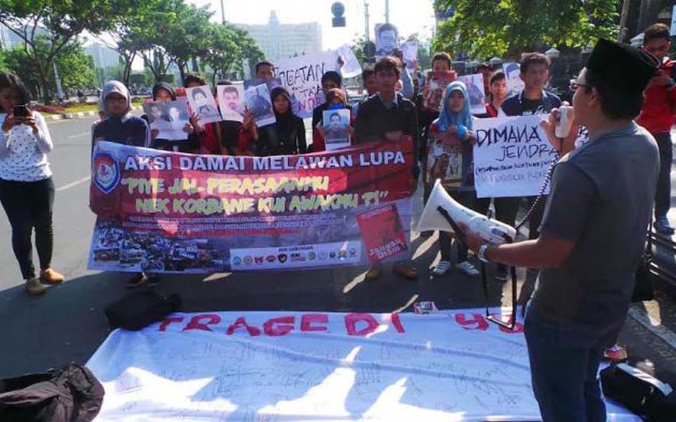 Protest in Semarang against presidential candidates from the military (Tribune)