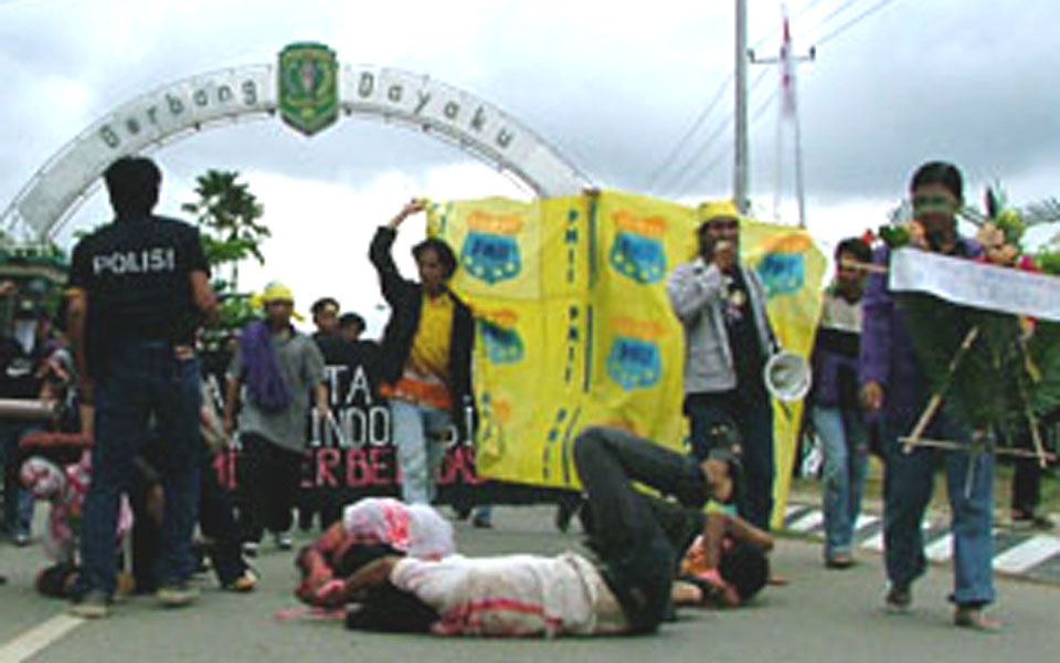Student protest against police violence at UMI campus (kutaikartanegara)