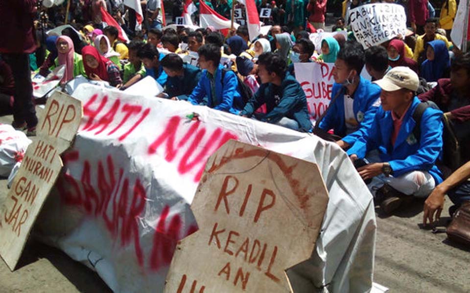 Student protest in Semarang (Merdeka)