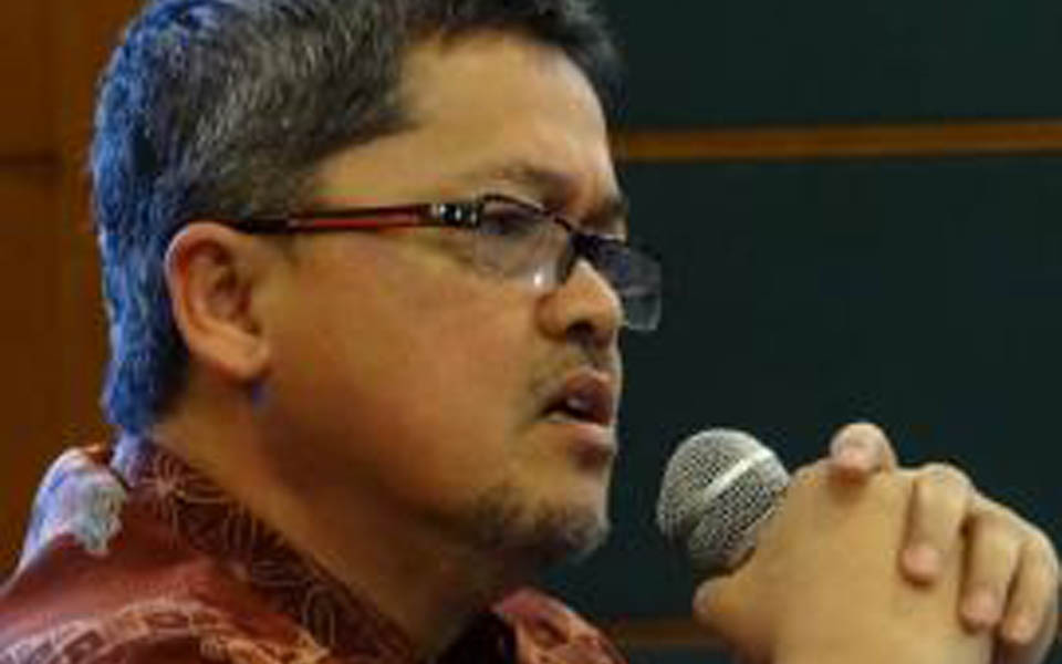 Aceh Working Group member Rafendi Djamin pictured centre (UNSW)