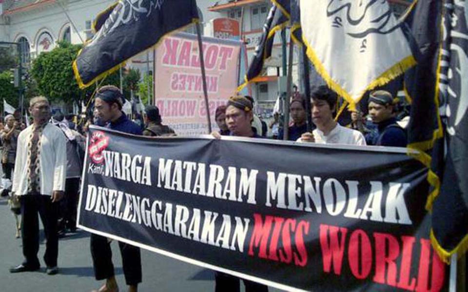 Hizbut Tahrir Indonesia protest against Mss World in Yogyakarta (Merdeka)