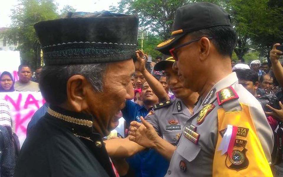 Protest by former Aceh political prisoners (Merdeka)