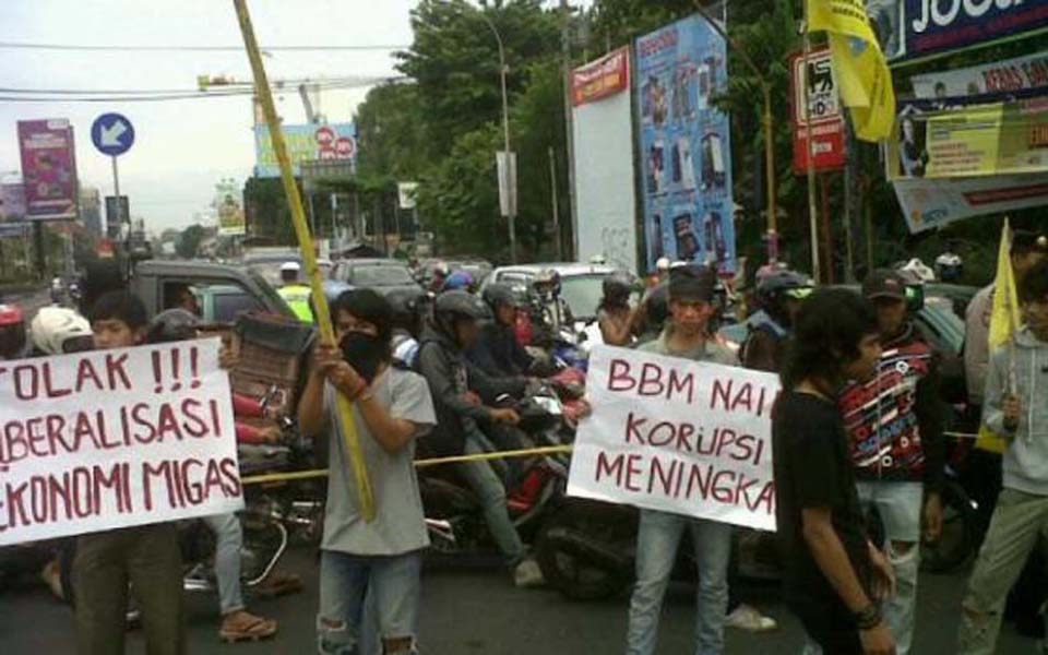 Students in Yogyakarta protest against fuel price hike (Tribune)