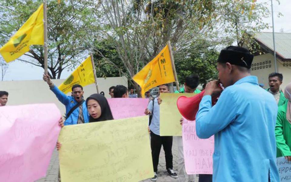 Acehnese students hold protest in Lhokseumawe (Tribune)
