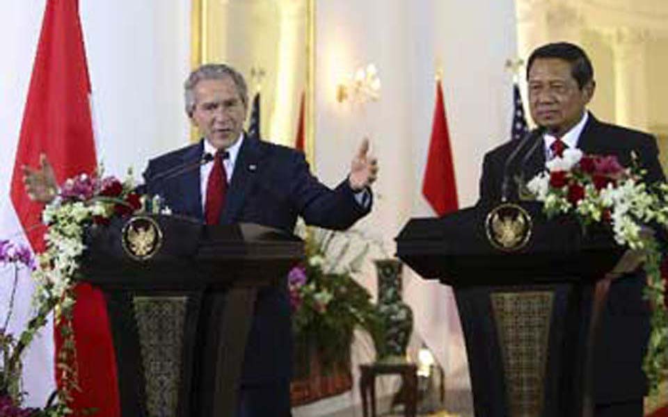 President Yudhoyono and George W Bush at Bogor Palace - November 20, 2006 (people)