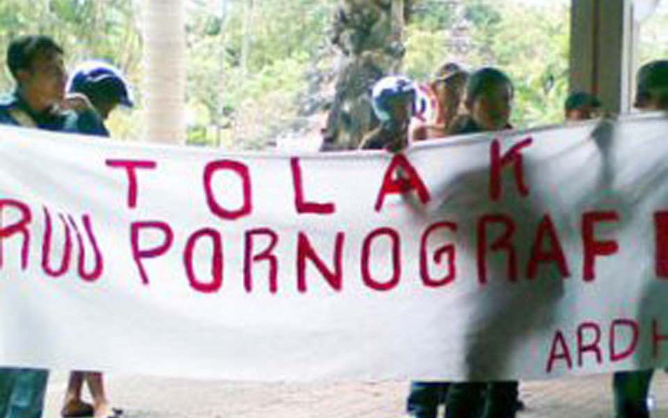 Protest against Draft Anti-Pornography Law in Bali (Detik)