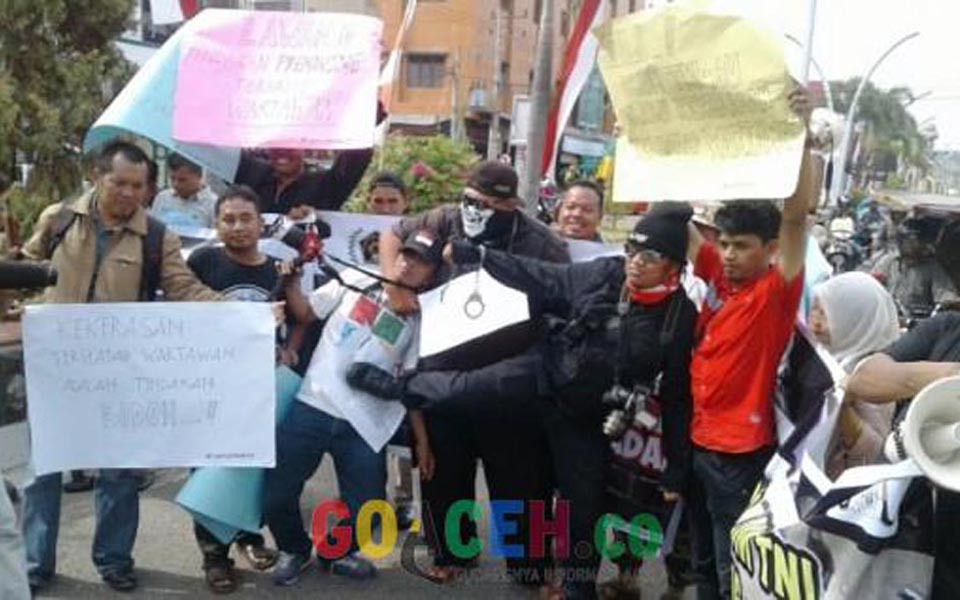 Residents protest in Bireuen (goaceh)