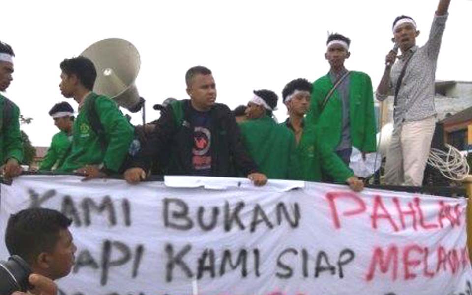 Students rally in support of Draft Law on Aceh Governance (goaceh)