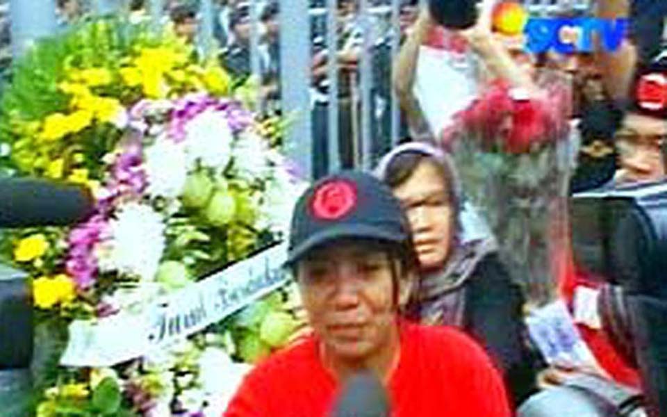 Activists commemorate Munir's death outside BIN offices - September 7, 2007 (Liputan 6)