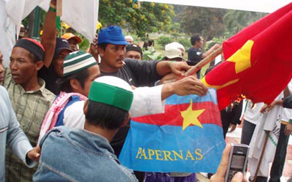 Anti-communist groups attack Papernas Congress (Kontras)