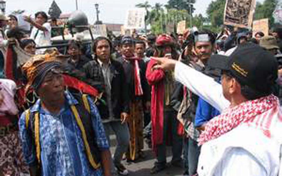 Islamic Defenders Front protest against Papernas - May 1, 2007 (Tika Banget)