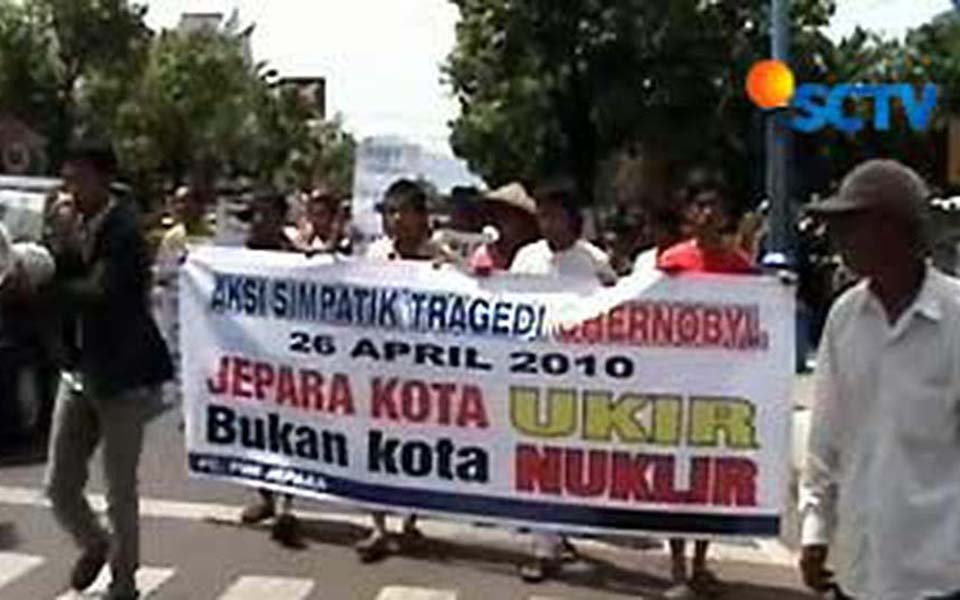 Local people protest against nuclear power plant in Muria (Liputan 6)