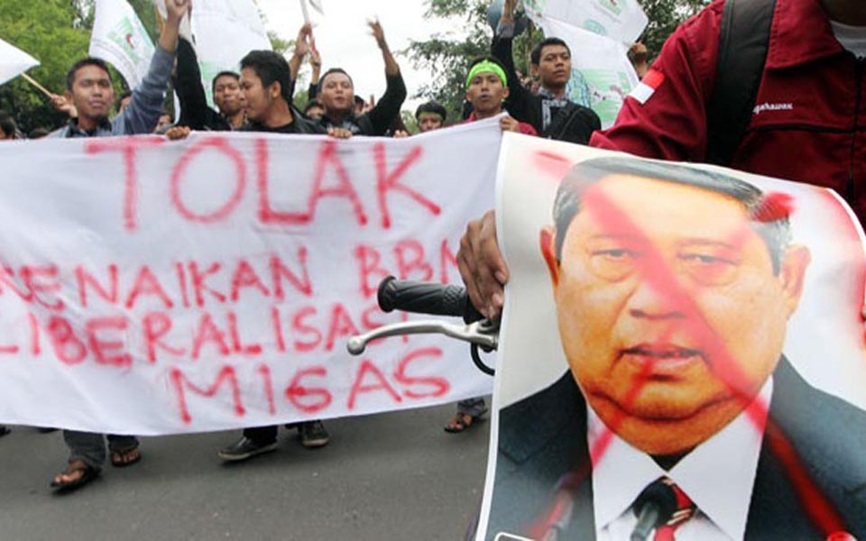 Students protest against President Susilo Bambang Yudhoyono (Tempo)
