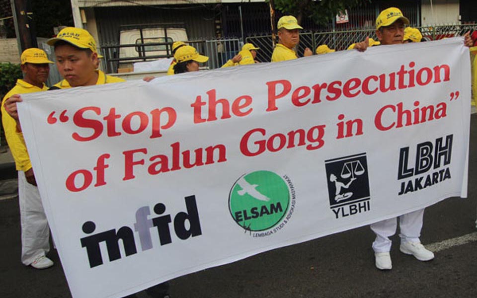 Falun Gong protest in Jakarta (Era Baru)