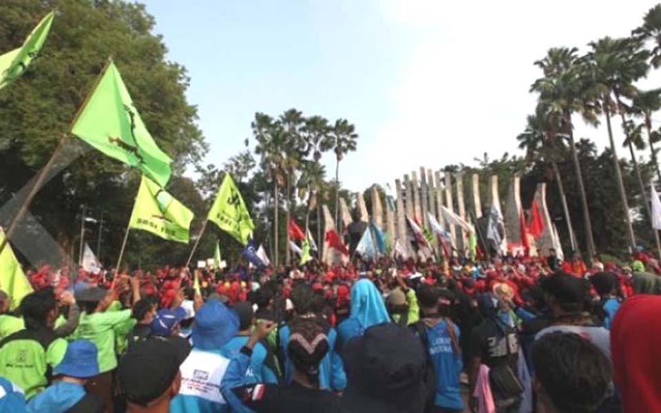 Labour protest at Nusantara Bonded Zone (Tribune)