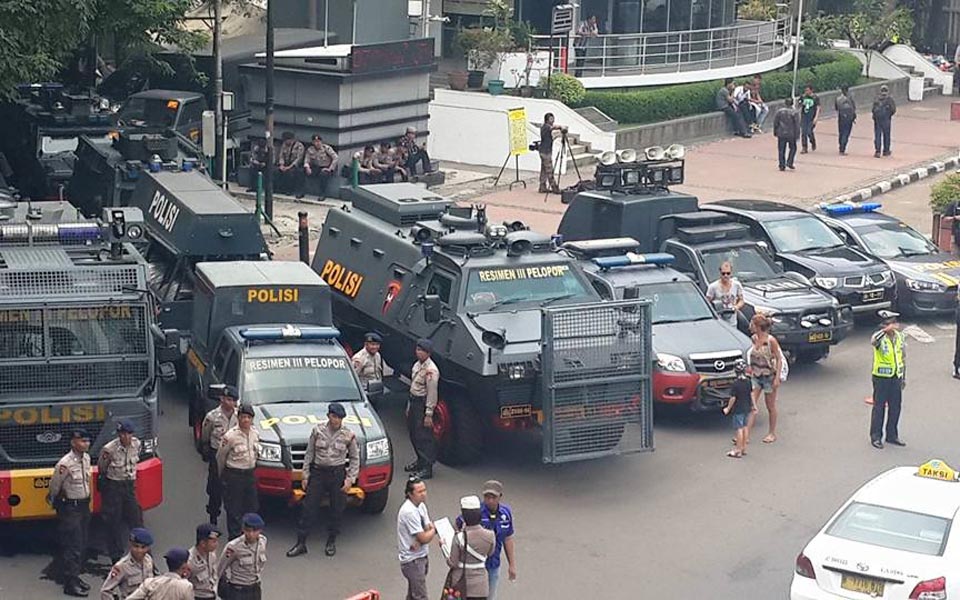 Police prepare for demonstrations at Hotel Indonesia traffic circle (VOA)