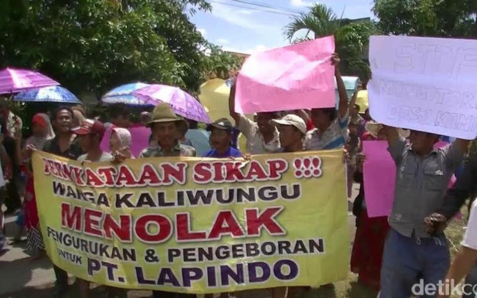 Protest by victims of Lapindo mud disaster (Detik)