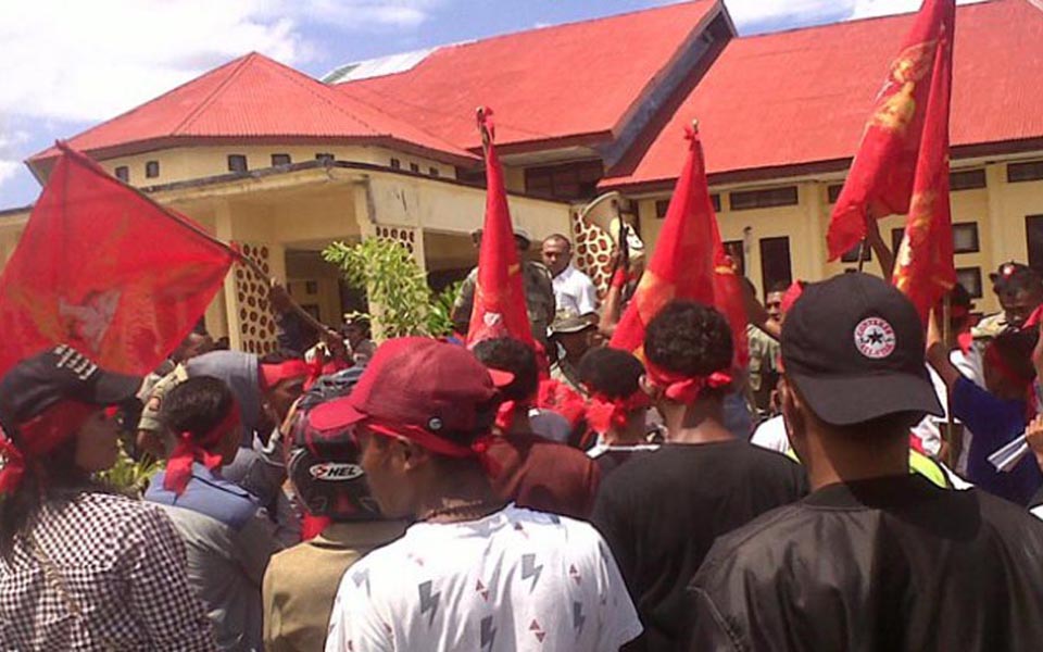 National Student League for Democracy protest (Tribune)