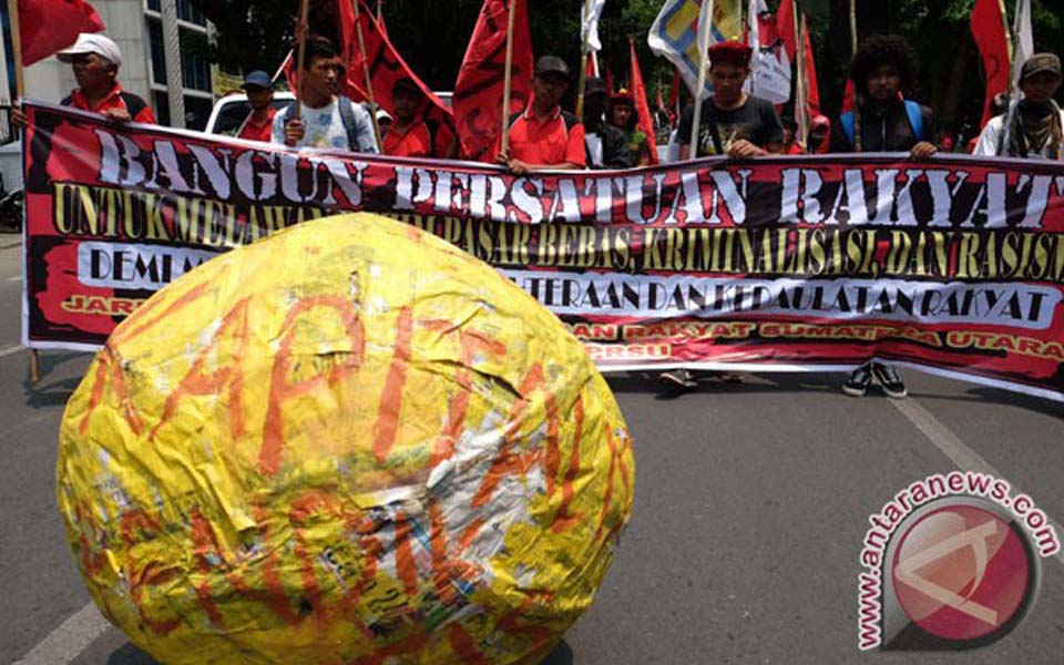Workers rally on May Day in Medan (Antara)