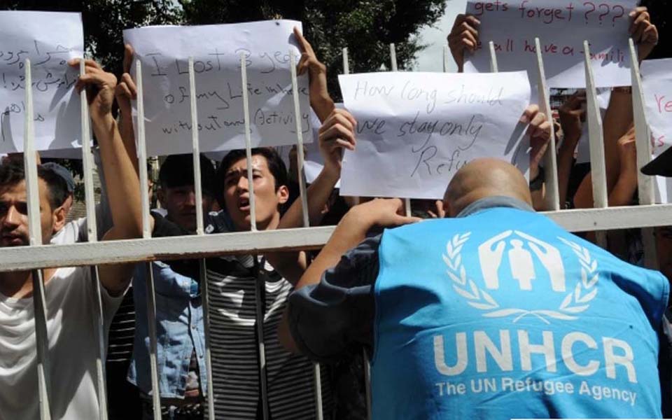 Afghan refugees protest at UNHCR office in Jakarta (Merdeka)
