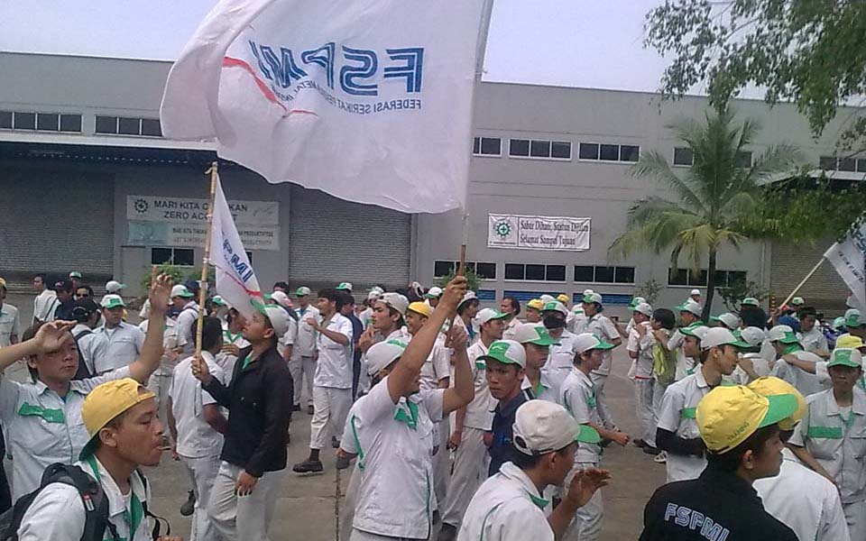 FSPMI workers protest outside PT. Kanefusa Indonesia (Wajah Bekasi)