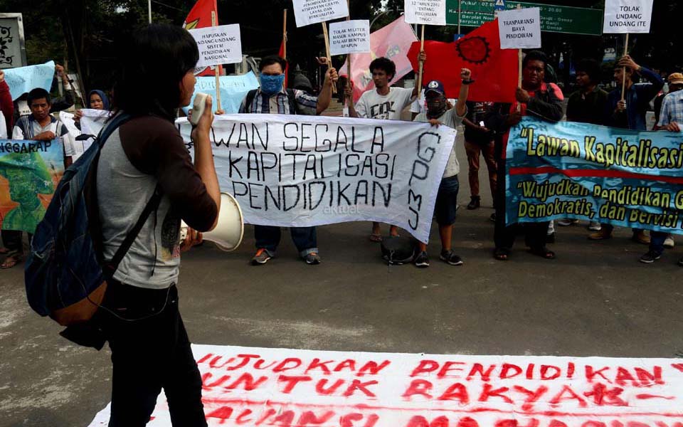 Protest against commercialisation of education in Jakarta (Aktual)