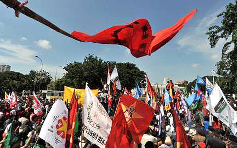 Thousands rally to mark first 100 days of SBY administration - Jaunary 28, 2010 (mansatumagelang)