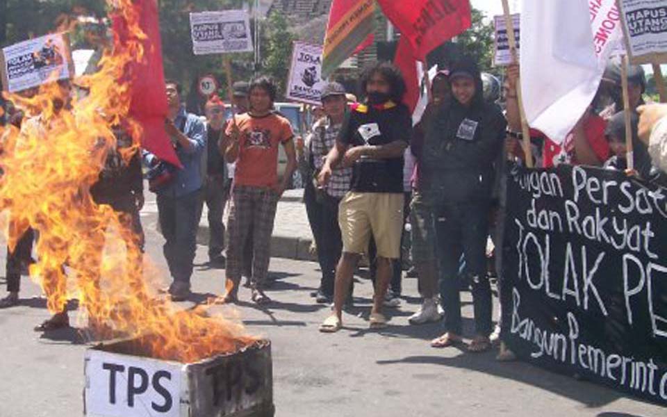 United People's Committee protest against 2009 elections in Yogyakarta (KPRM)