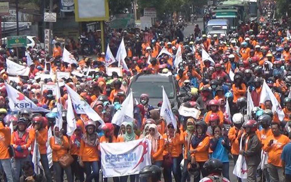 Workers commemorate May Day in Mojokerto (Merdeka)