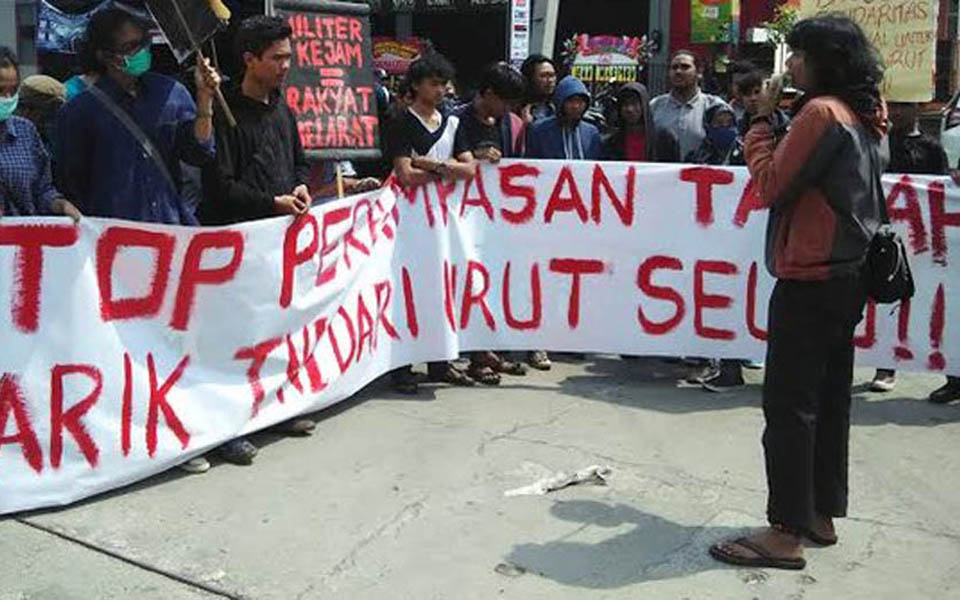 Urut Sewu farmers protest seizure of land by TNI (Merdeka)