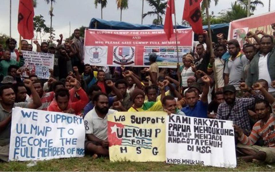 West Papuan protesters in Jayapura demand referendum (Tabloid Wani)
