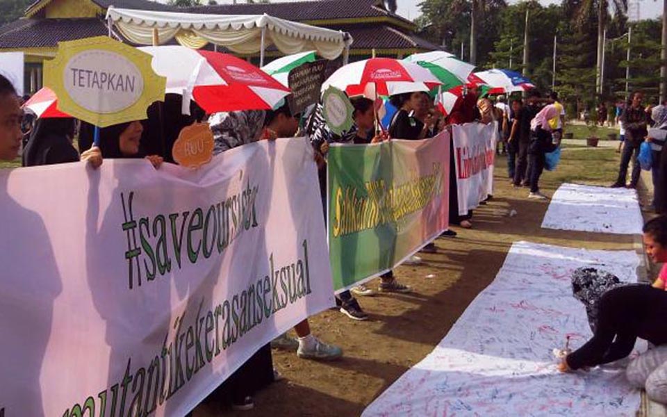 Women protest against sexual violence in Medan (Kompas)