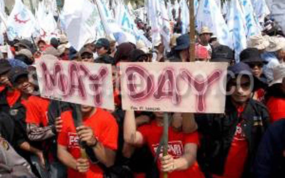 Workers commemorate May Day in Jakarta with march to State Palace - May 1, 2011 (Tempo)