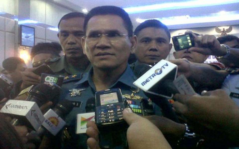 Rear Admiral Iskandar Sitompul speaking to reporters (4.bp)