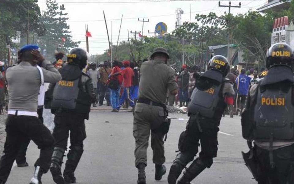 Soldiers attack pro-independence demonstrators in Timika (Antara)