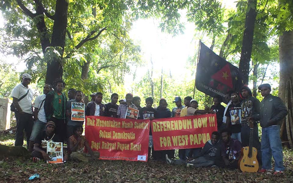 AMP protest against New York Agreement in Bandung - August 15, 2013 (AMP Bandung)