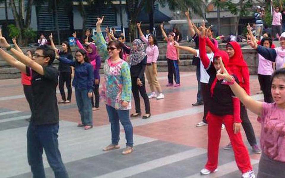 One Billion Rising dancers in Surabaya - February 14, 2013 (Merdeka)