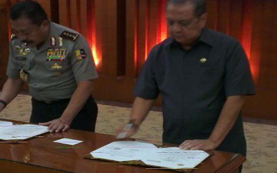 Signing of MoU between police and Ministry of Industry - August 28, 2013 (Detik)
