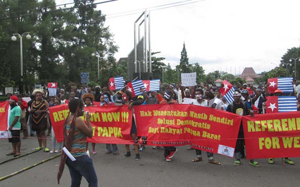 Student protesters from AMP hold rally in Yogyakarta - July 15, 2013 (Papua Post)