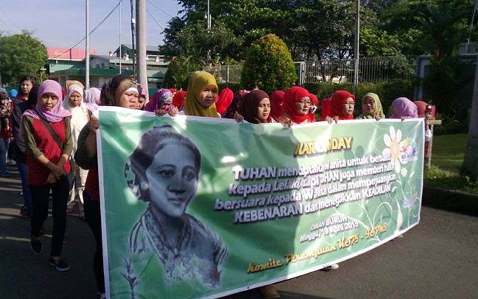 Women workers commemorate Kartini Day (Koran Perdjoeangan)