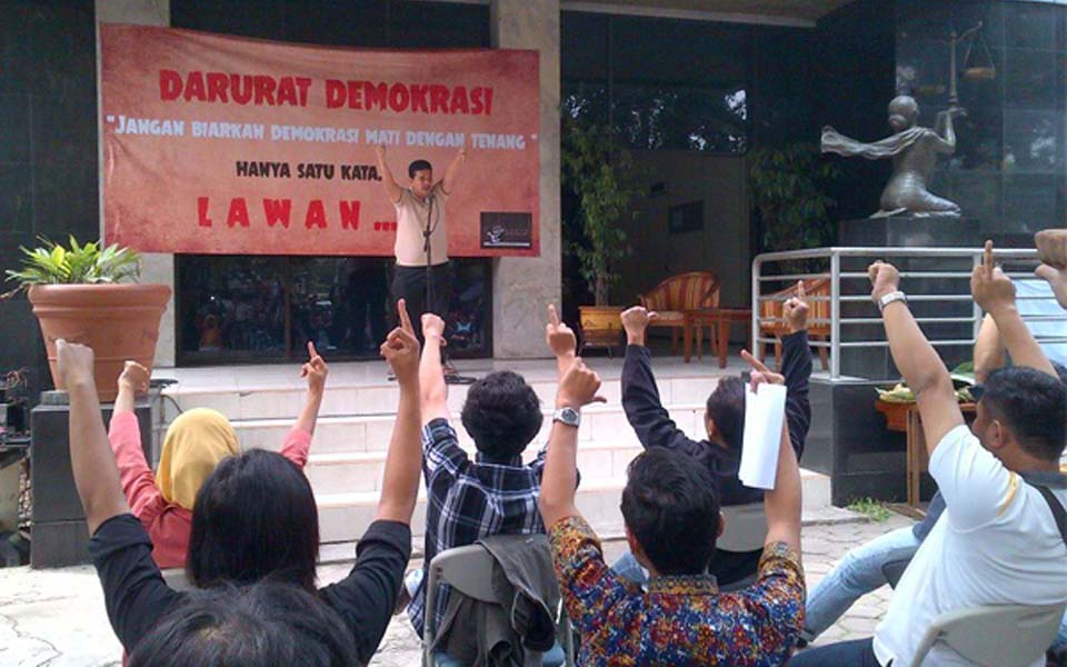 Civil society activists congratulate Prabowo and SBY for restoration of New Order dictatorship - October 8, 2014 (Satu Harapan)