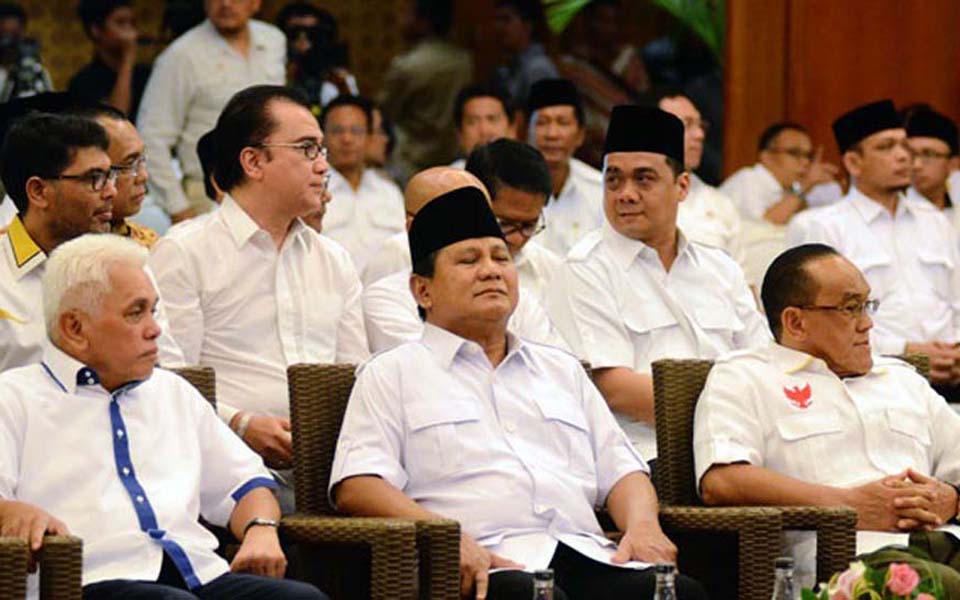 Prabowo Subianto, Hatta Rajasa and Aburizal Bakrie attend DPR session - September 26, 2014 (Tempo)