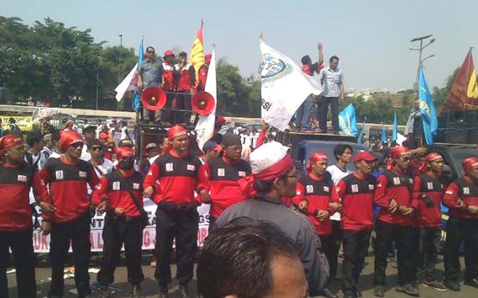 Protesters from Gerpala rally in front of parliament against RUU Pilkada - September 25, 2014 (Tribune)