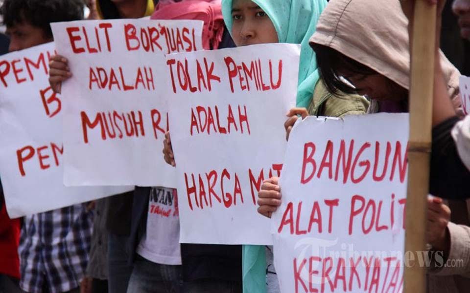 Indonesian Student Union (SMI) rally in Semarang opposing the 2014 elections - February 24, 2014 (Tribune)